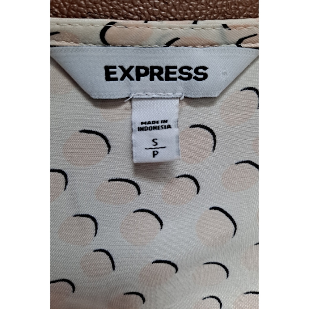 Express Flowy Blouse Top - Picture 5 of 6